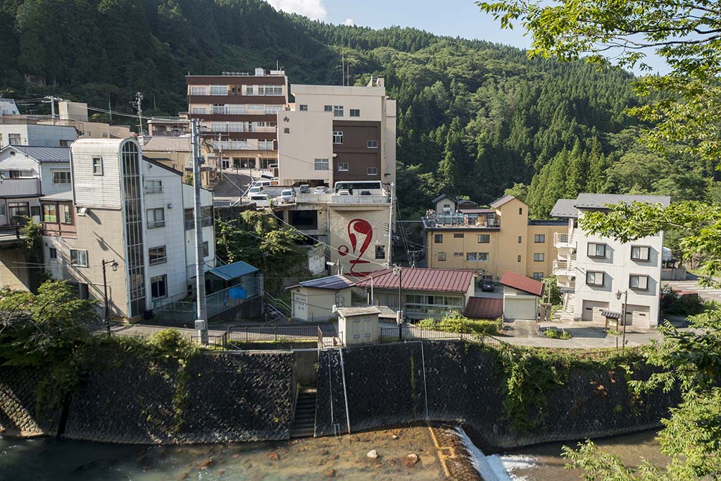 旧岩城屋旅館壁面	 