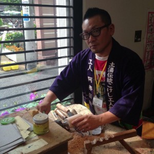 こけし工人の阿部国敏さん