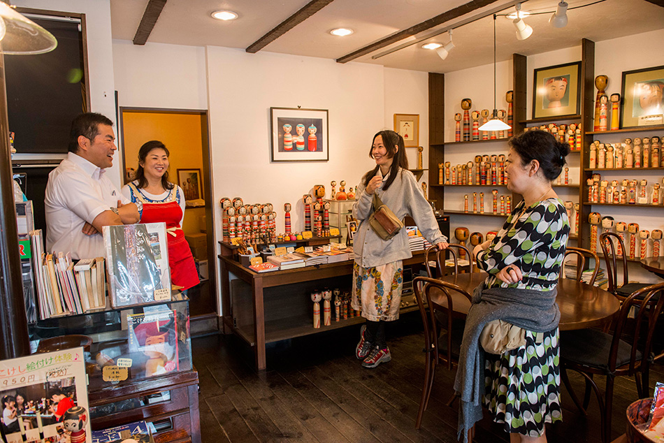 アサヒ写真館で佐藤一弘さんと。