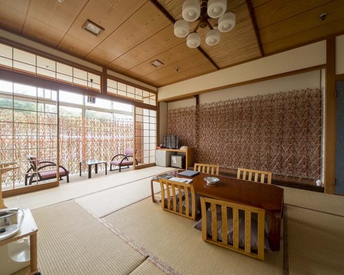 向滝旅館	多膳の間